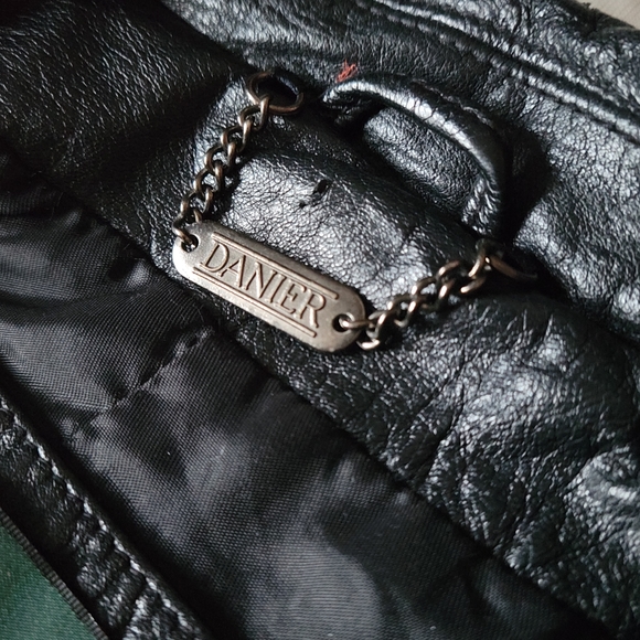 Danier leather medium trenchcoat - Picture 5 of 7